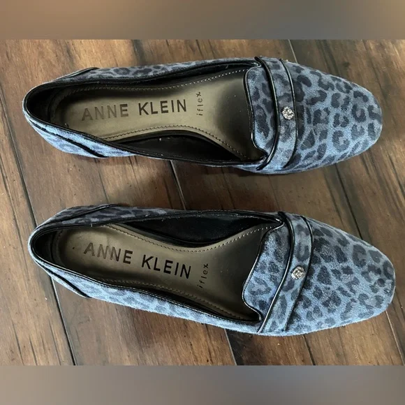Anne Klein Flats with Sleek Design - Picture 3 of 7